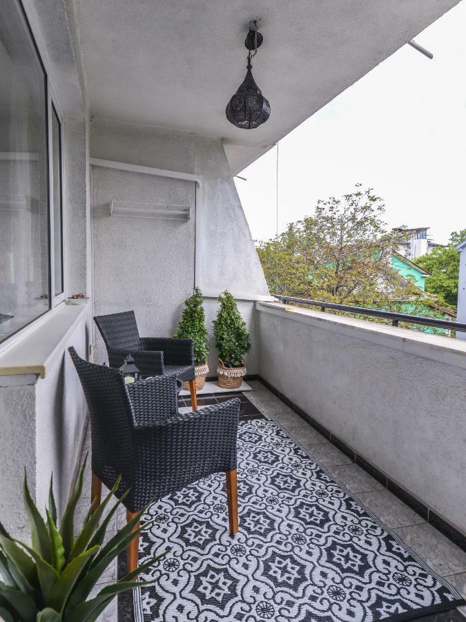 66 Apartment - Stylish Two Bedroom In Lozenets District By Flat Mаnager Sofia Exterior foto